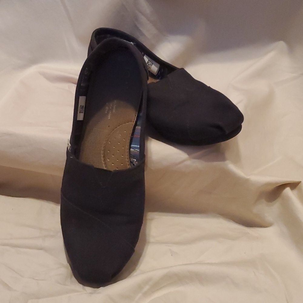 Toms Black Canvas Loafers SZ 8